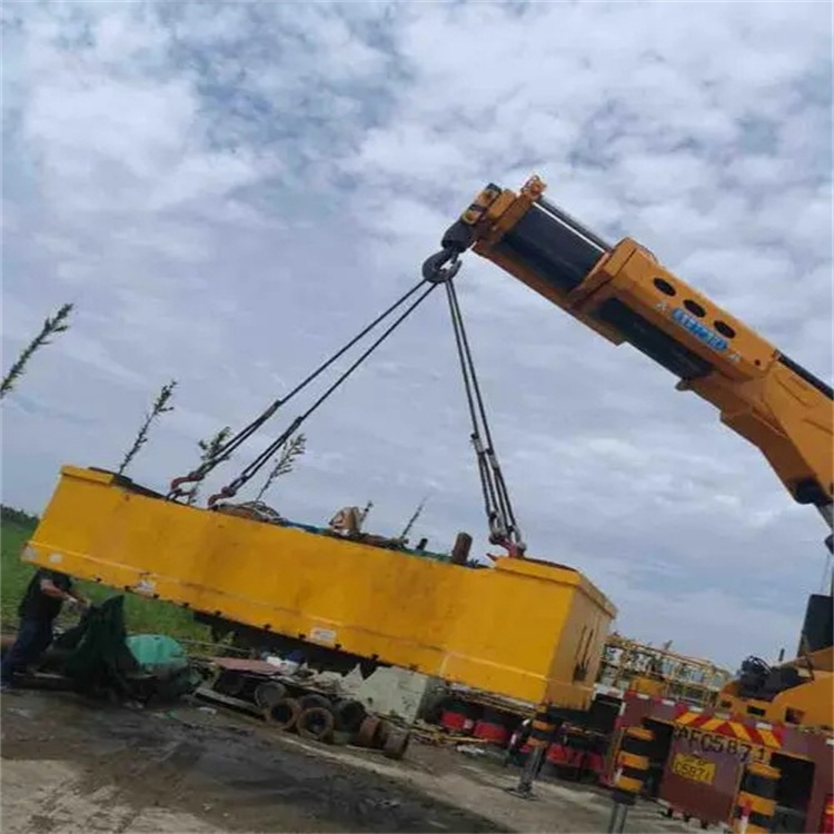 黄石吊运集装箱的吊车